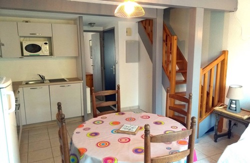 Carnac Apartment | Carnac apartment in a landscaped garden close to the beach Internet access