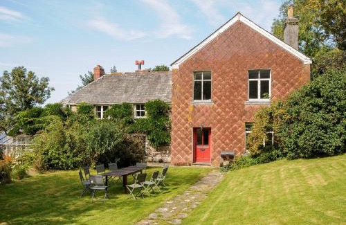 Launceston House | Carneadon Farmhouse