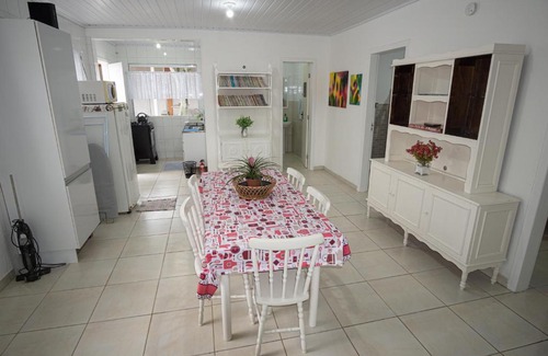Daniela House | Casa 3 quartos 350m praia Daniela completa c/ lazer