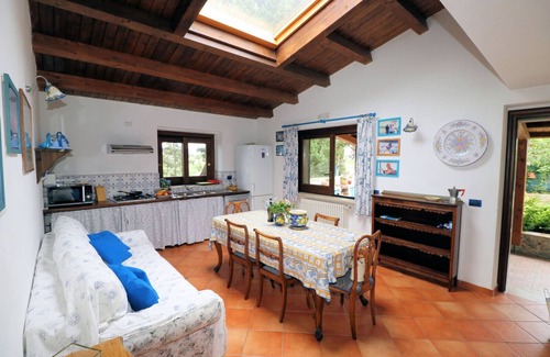 Ricadi House | Casa Basiluzzo, for 6 people with shared swimming pool and access to the beach