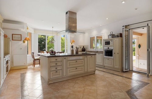 Sotogrande Villa | Casa Beaumont - Beautiful 5-Bed Villa w Private Pool & Stunning Views