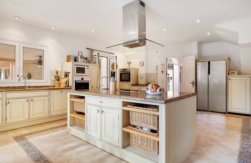Sotogrande Villa | Casa Beaumont - Beautiful 5-Bed Villa w Private Pool & Stunning Views
