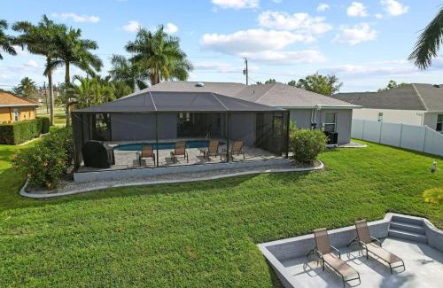 Trafalgar House | Casa Bella- Upgraded Waterfront Residence in Cape Coral with Heated Pool and Free Bikes
