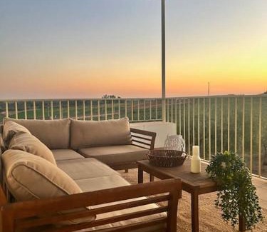 Almodovar del Rio House | Casa Caraza. Un olivar con vistas al castillo de Juego de Tronos