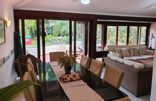 Porto Belo House | Casa Condomínio com 04 quartos, 200 metros da Praia de Manguinhos