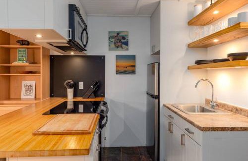 Whistler Creekside Apartment | Casa Creekside - Walk to Gondola, Shops, lakes!