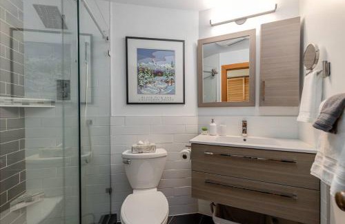 Whistler Creekside Apartment | Casa Creekside - Walk to Gondola, Shops, lakes!