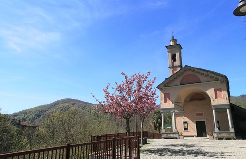 Brolo House | Casa D'arte in den Bergen am Ortasee - bis 16 Personen