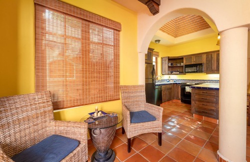 Nopolo House | Casa de Aloha! Beautifully Decorated! Steps from pristine Beach, Spa's and Restaurants!