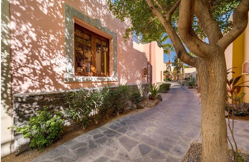 Nopolo House | Casa de Aloha! Beautifully Decorated! Steps from pristine Beach, Spa's and Restaurants!