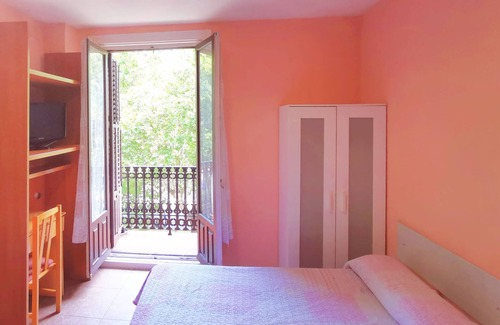 Golden Triangle of Art House | Casa de huéspedes asturiana