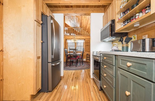 Sky Valley House | Casa di Maria | Wooded Views, Hot Tub, Community Lake Access!