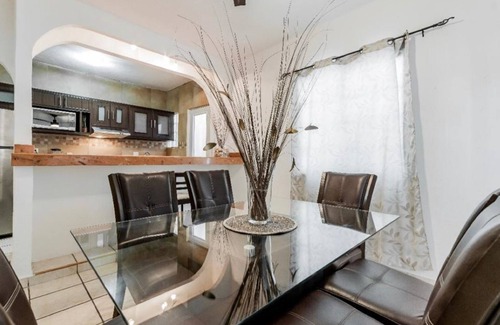 S.M. 57 House | Casa Huayacan | entera y privada de un piso | sin escaleras | Terraza patio