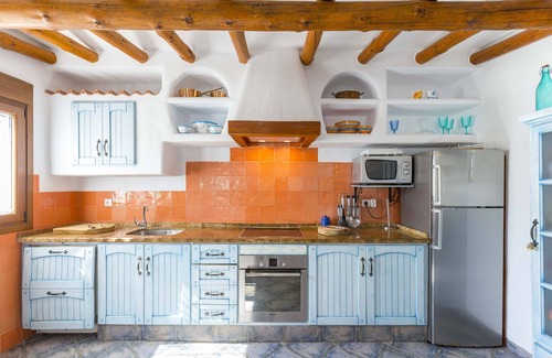 Conil de la Frontera House | Casa Ibicenca Conil, near beach, parking, garden, solarium, barbecue.