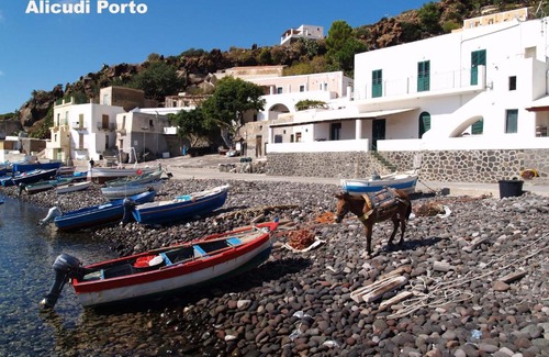 Alicudi Porto House | Casa Ibiscus Resort