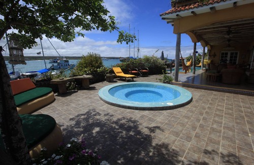 Bahia de la Academia Villa | Casa La Iguana - Galapagos waterfront luxury villa