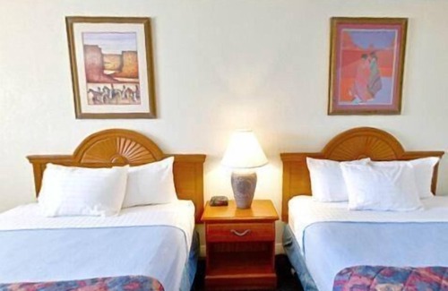 Raton Hotel | Casa Lemus
