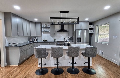 Crestline Heights House | Casa Paloma* Fully Renovated* 5BR* Jacuzzi* Home Gym* Great Location