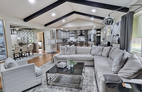Crestline Heights House | Casa Paloma* Fully Renovated* 5BR* Jacuzzi* Home Gym* Great Location