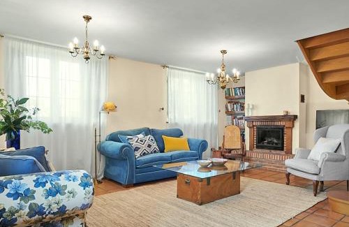 Parbayon House | Casa Parbayón Encanto entre Jardines y Luz Natural