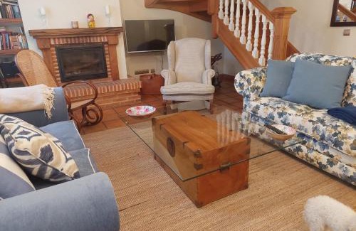 Parbayon House | Casa Parbayón Encanto entre Jardines y Luz Natural