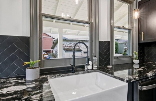 North End House | Casa Van Gogh: a Historic N. Slope retreat