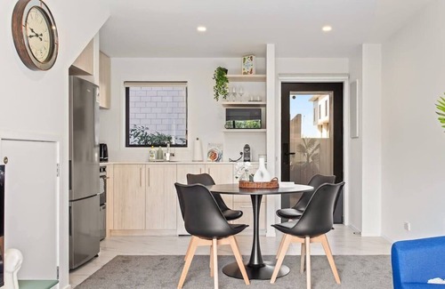 Mount Albert House | Cascade Heights Retreat: 2BR Carrington Home