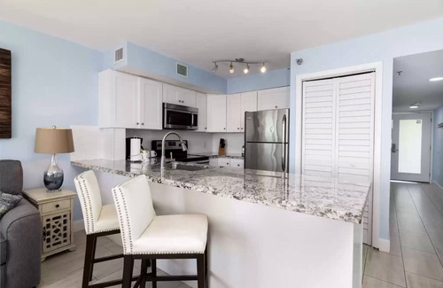 Tavernier Condo | Castaway Key, Double balcony ocean views in prime building 4