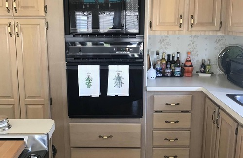 Nettles Island Cottage | Catch an island attitude