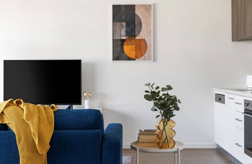 Caulfield North Apartment | Caulfield Elegance: Chic Abode