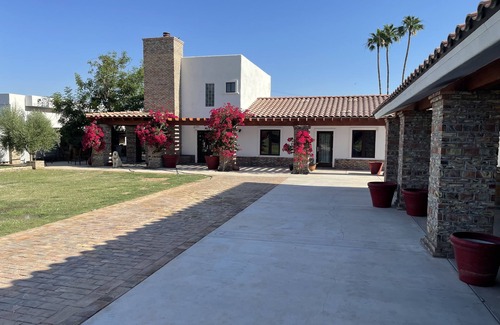 Laveen Village Villa | CAVALLO VINEYARD AND OLIVES ESTATE VILLA-FARM-RUSTIC-BARN.