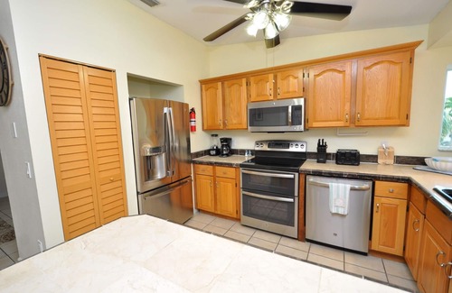 Breezeswept Beach Estates House | Cayman Cottage | 3 bed/2 bath boating home on Ramrod Key
