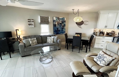 Seven Mile Beach Condo | Cayman Reef Resort 32 - Seabreeze