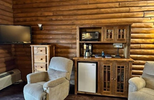 Lake Delton Hotel | Cedar Lodge and Settlement
