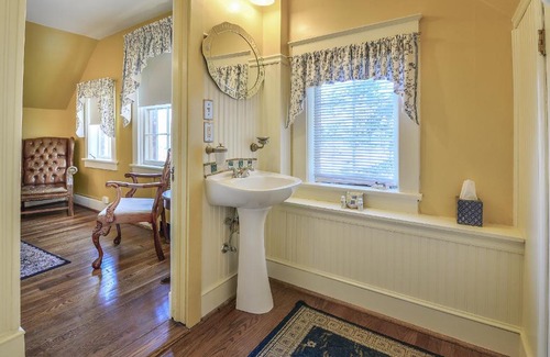Williamsburg Bed & Breakfast | Cedars of Williamsburg Bed & Breakfast