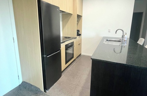 Takapuna Apartment | Central 2 bedroom 2 bathroom Apartment with pool
