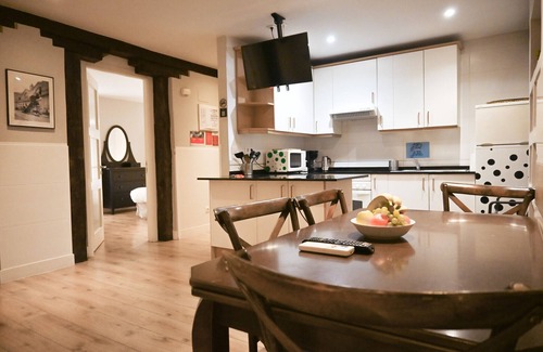 Barrio de La Latina Apartment | Central and spacious 4-bedroom home in La Latina