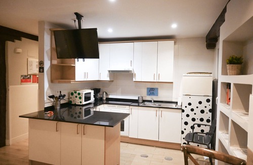 Barrio de La Latina Apartment | Central and spacious 4-bedroom home in La Latina
