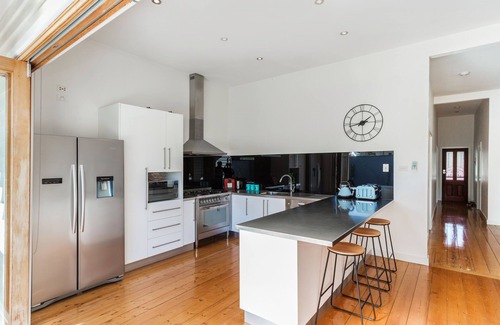 Bendigo House | Central Bendigo Cottage, family and pet friendly, walk to everywhere!