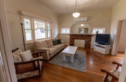 Kennington House | Central Bendigo - Spacious House with 3BR/2Bath/Wi-Fi