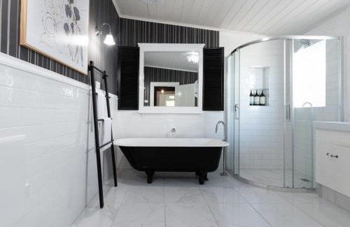 Launceston CBD House | Central Elegance: Cottage Gem with Parking