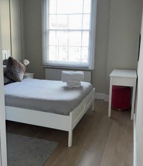 Warwick Apartment | Central London-Modern Contemporary Flat