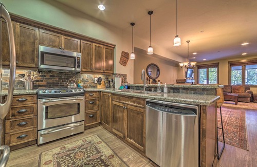 Woodwinds House | Central Mammoth Lakes Townhome ~ 1 Mi to Slopes