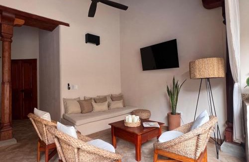 Granada Villa | Central Park Luxurious Historical Home With Pool