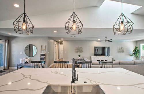Avant House | Central Scottsdale Home w/Pool & Game Room!