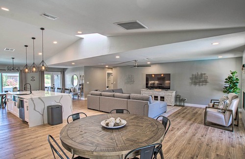 Avant House | Central Scottsdale Home w/Pool & Game Room!