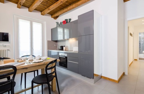 Central Station Apartment | Central Station within walking distance, Metro out of the door, Como lake in 1h
