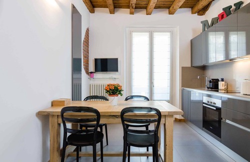 Central Station Apartment | Central Station within walking distance, Metro out of the door, Como lake in 1h