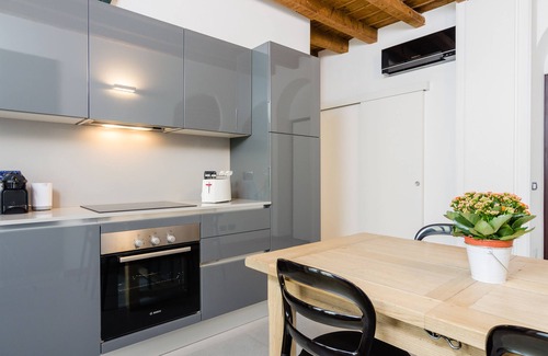 Central Station Apartment | Central Station within walking distance, Metro out of the door, Como lake in 1h
