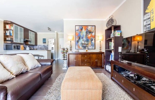 Victoria and Alfred Waterfront Apartment | Central Stylish Apartment with Magnificent View of Table Mountain